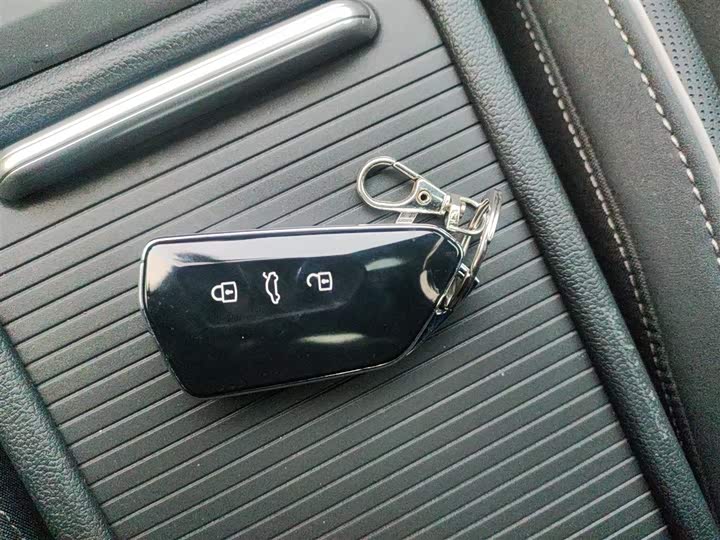 Фото 9 - Volkswagen Golf