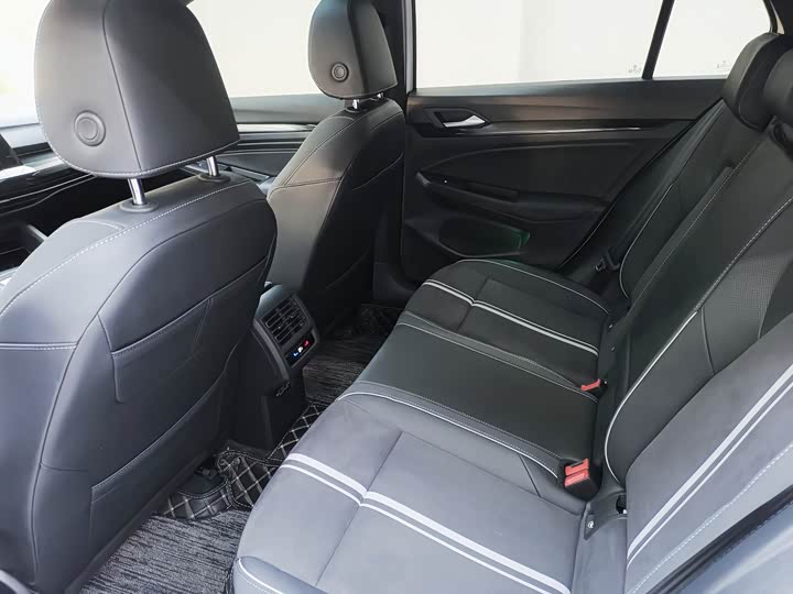 Фото 8 - Volkswagen Golf