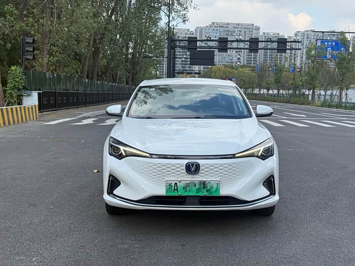 Фото 2 - Changan Eado EV