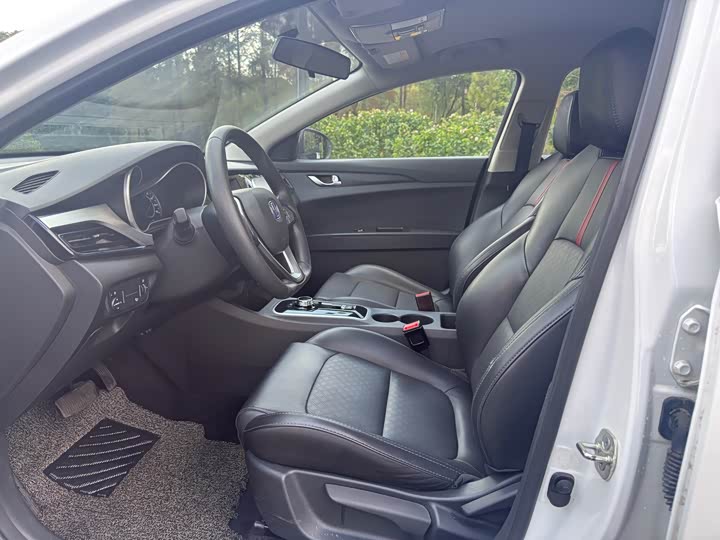 Фото 7 - Changan Eado EV