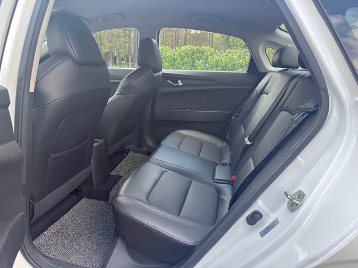 Фото 8 - Changan Eado EV