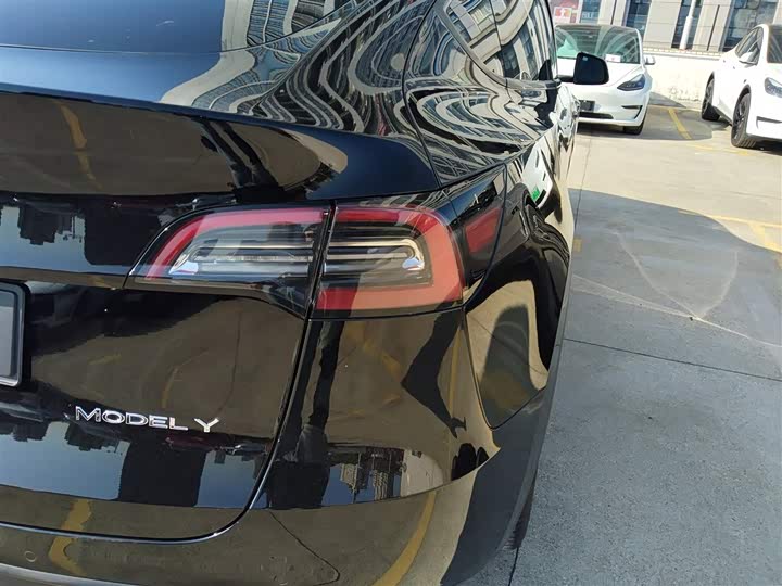 Фото 8 - Tesla Model Y