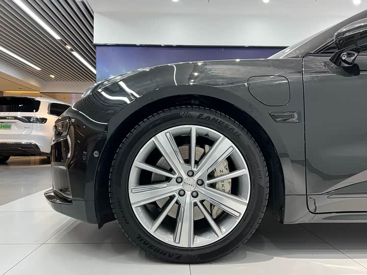 Фото 4 - Zeekr 001