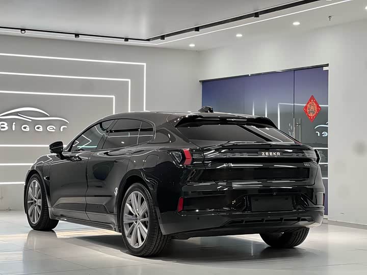 Фото 6 - Zeekr 001