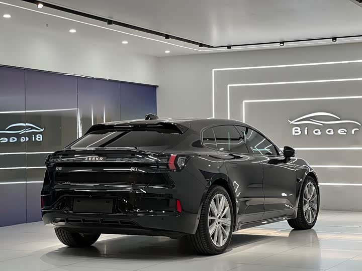 Фото 7 - Zeekr 001