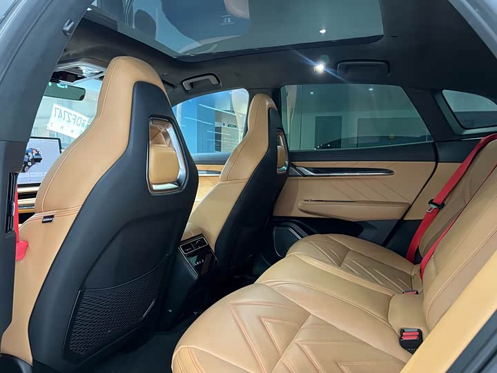 Фото 9 - Zeekr 001