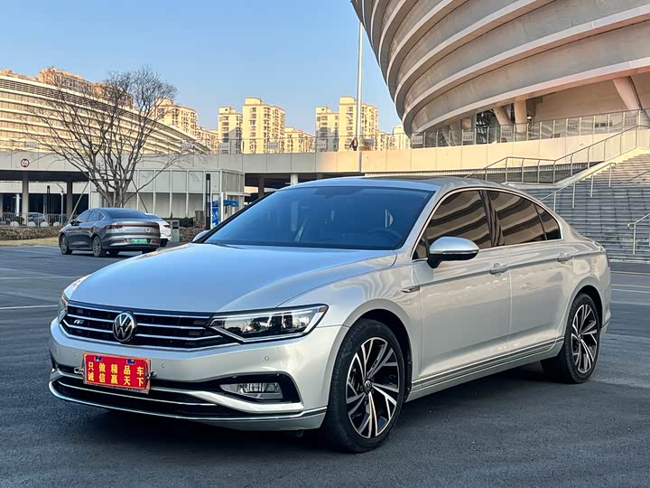 Фото 1 - Volkswagen Magotan