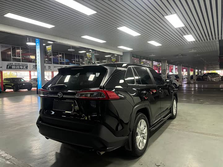 Фото 7 - Toyota Wildlander