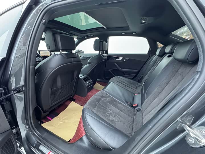 Фото 2 - Audi A4L