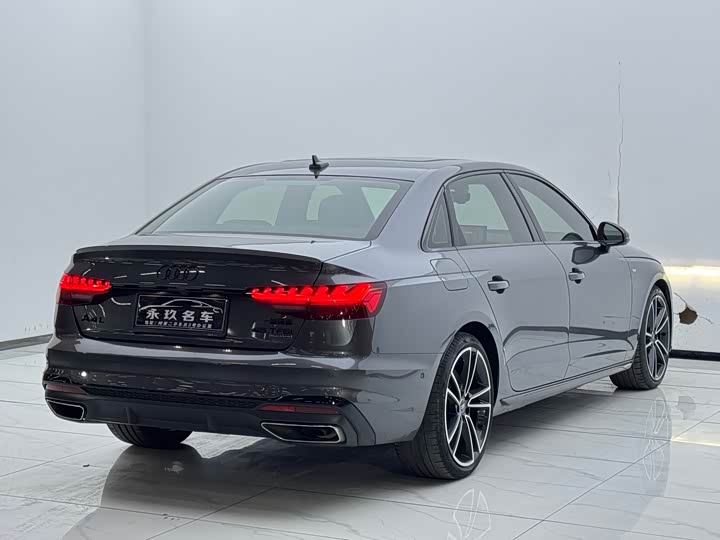 Фото 6 - Audi A4L
