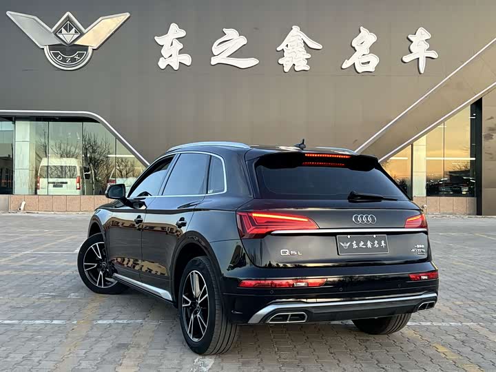 Фото 8 - Audi Q5L