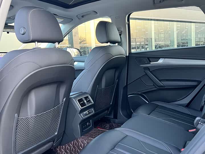 Фото 9 - Audi Q5L