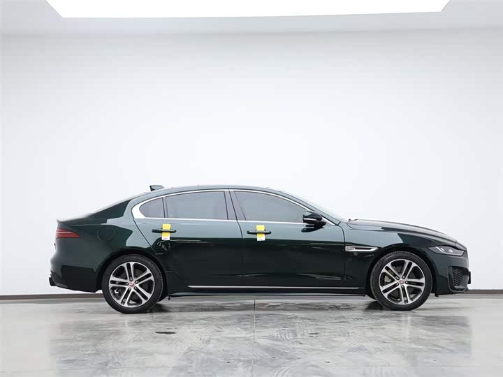 Фото 6 - Jaguar XE L