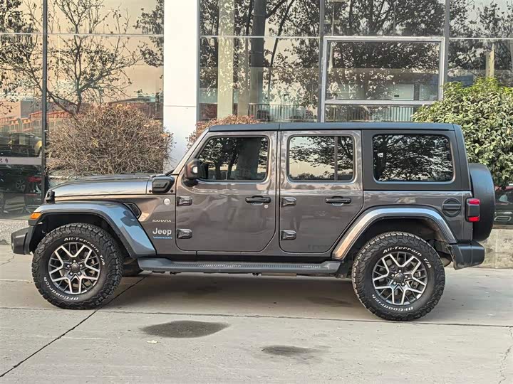 Фото 2 - Jeep Wrangler Hybrid