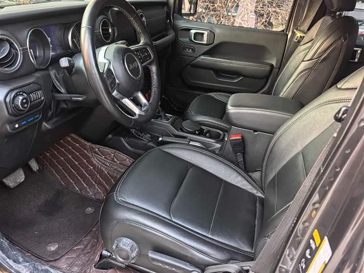 Фото 4 - Jeep Wrangler Hybrid