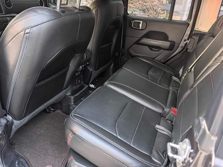 Фото 5 - Jeep Wrangler Hybrid