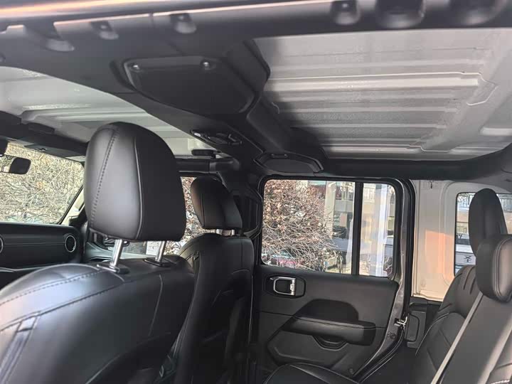 Фото 6 - Jeep Wrangler Hybrid