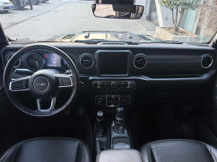 Фото 7 - Jeep Wrangler Hybrid