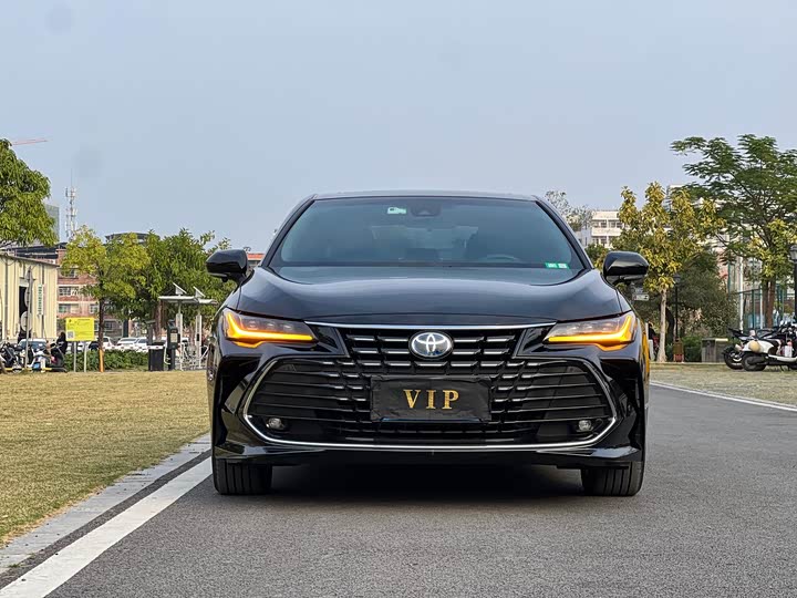 Фото 2 - Toyota Avalon