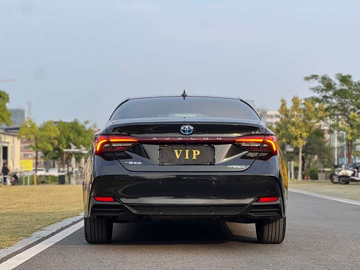 Фото 8 - Toyota Avalon