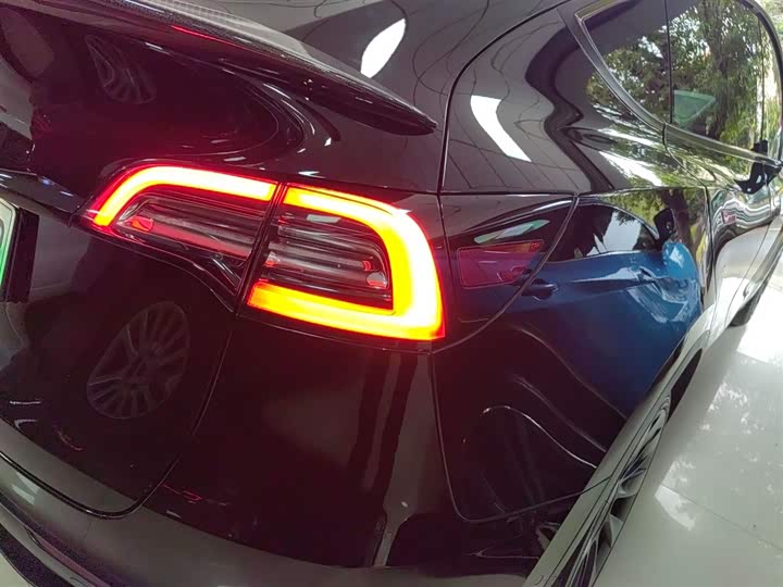 Фото 8 - Tesla Model Y