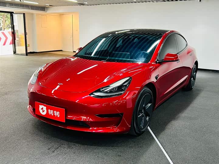 Фото 1 - Tesla Model 3