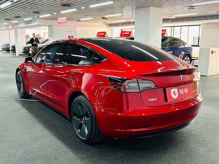 Фото 3 - Tesla Model 3