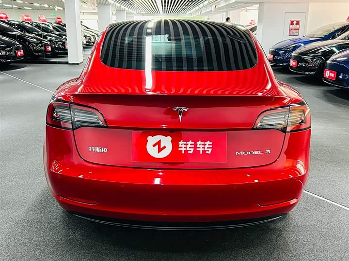 Фото 4 - Tesla Model 3