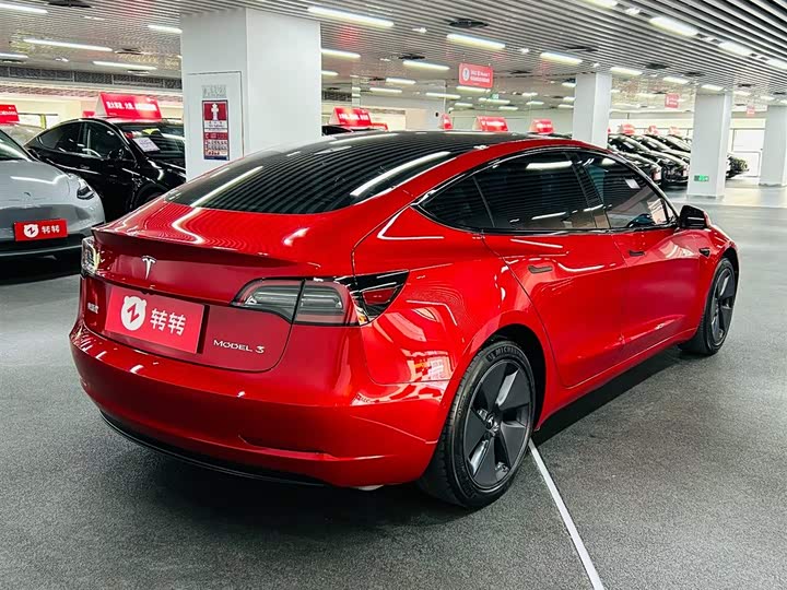 Фото 6 - Tesla Model 3