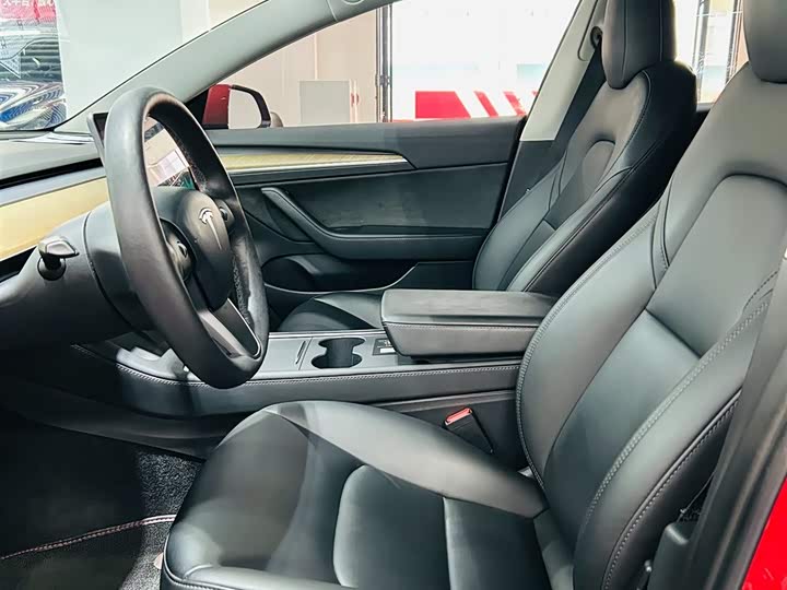 Фото 8 - Tesla Model 3