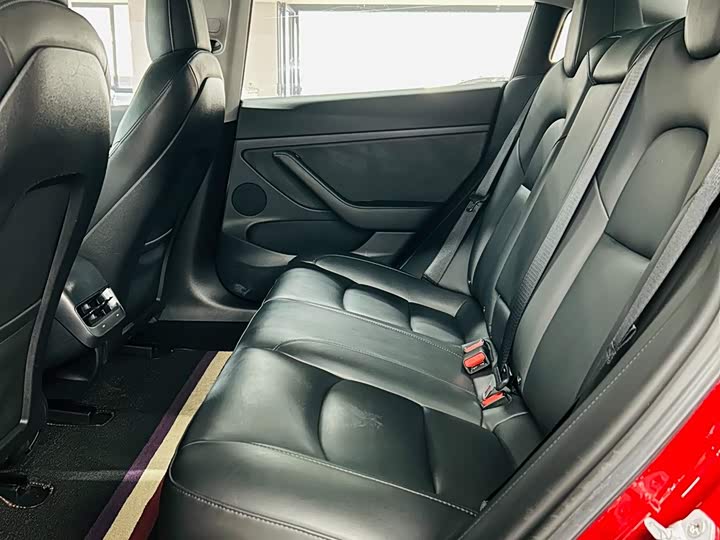 Фото 9 - Tesla Model 3