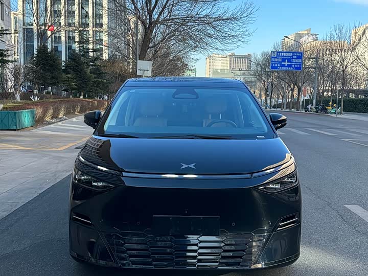 Фото 2 - XPeng X9