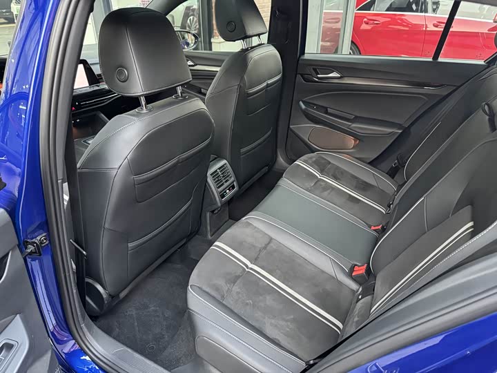 Фото 8 - Volkswagen Golf