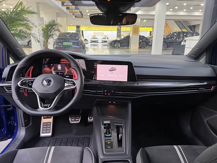 Фото 9 - Volkswagen Golf