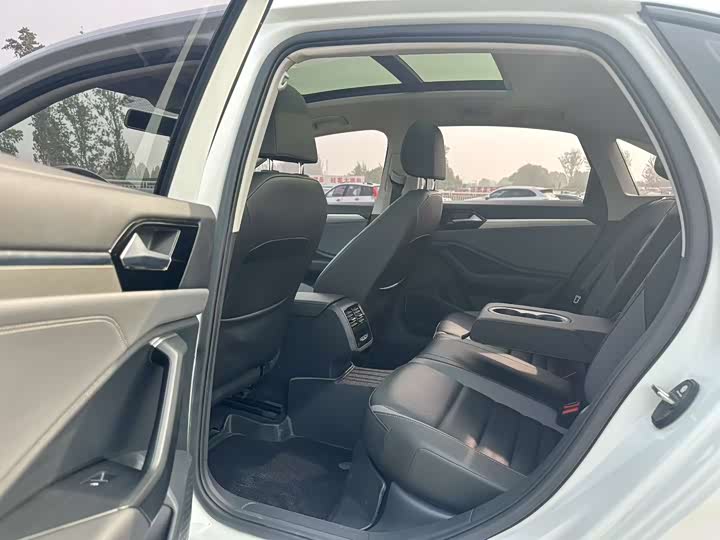 Фото 6 - Volkswagen Sagitar L