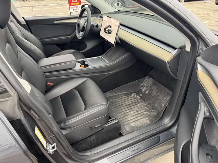 Фото 8 - Tesla Model Y