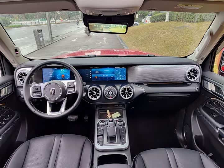 Фото 6 - Tank 300