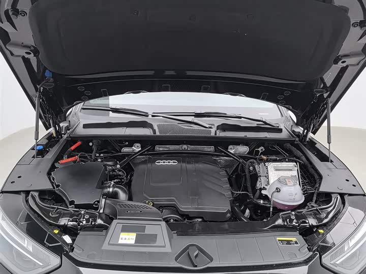 Фото 6 - Audi Q5L