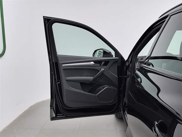 Фото 8 - Audi Q5L