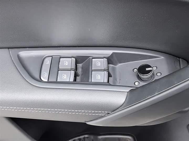 Фото 9 - Audi Q5L