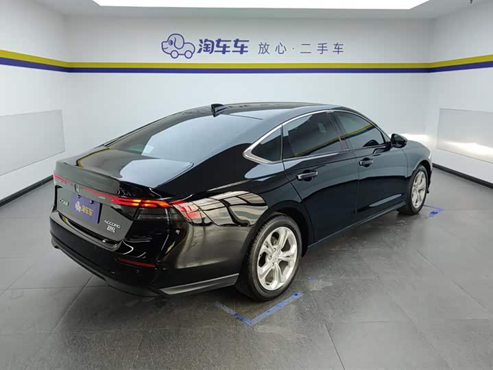 Фото 3 - Honda Accord