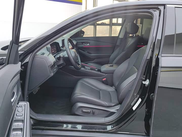 Фото 9 - Honda Accord