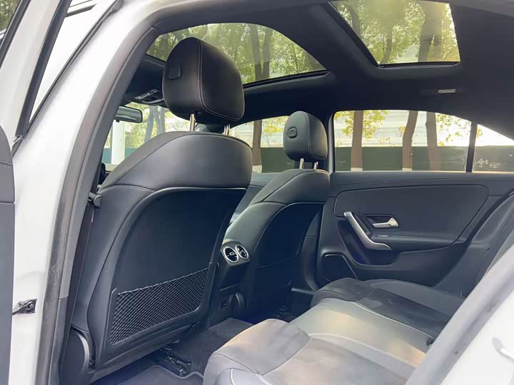 Фото 9 - Mercedes-Benz A-Class