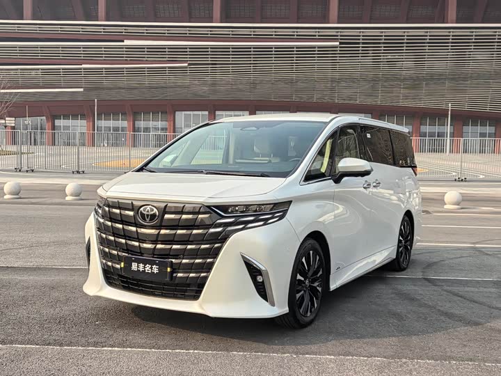 Фото 1 - Toyota Alphard