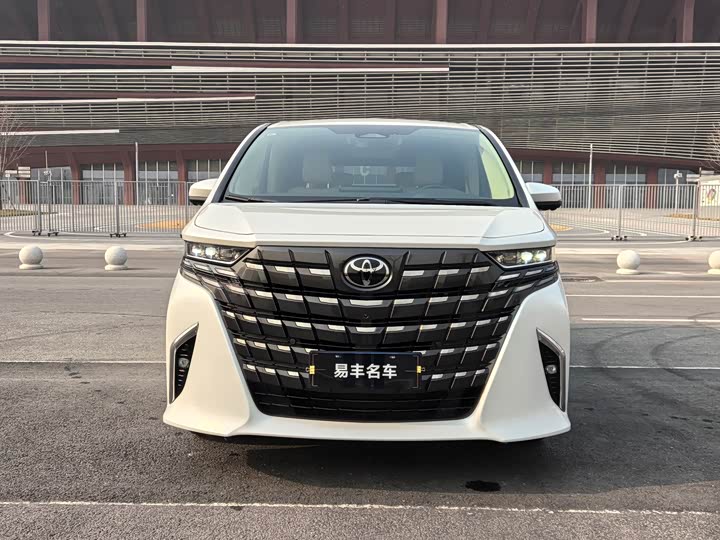 Фото 2 - Toyota Alphard