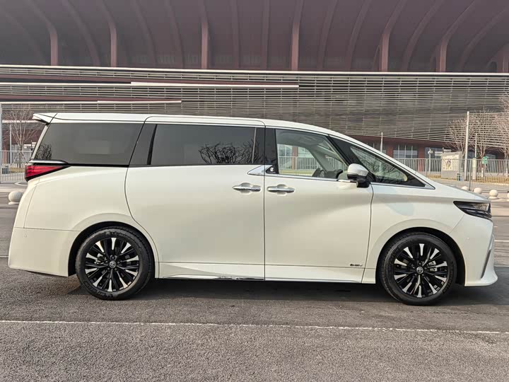 Фото 4 - Toyota Alphard