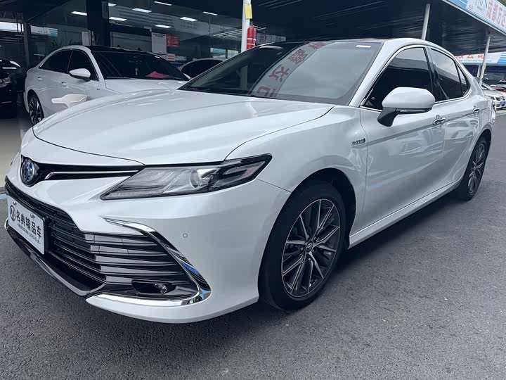 Фото 1 - Toyota Camry