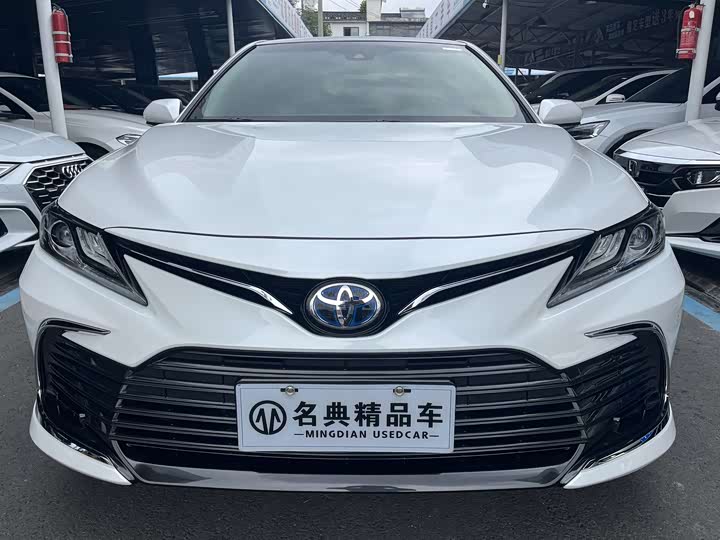 Фото 2 - Toyota Camry