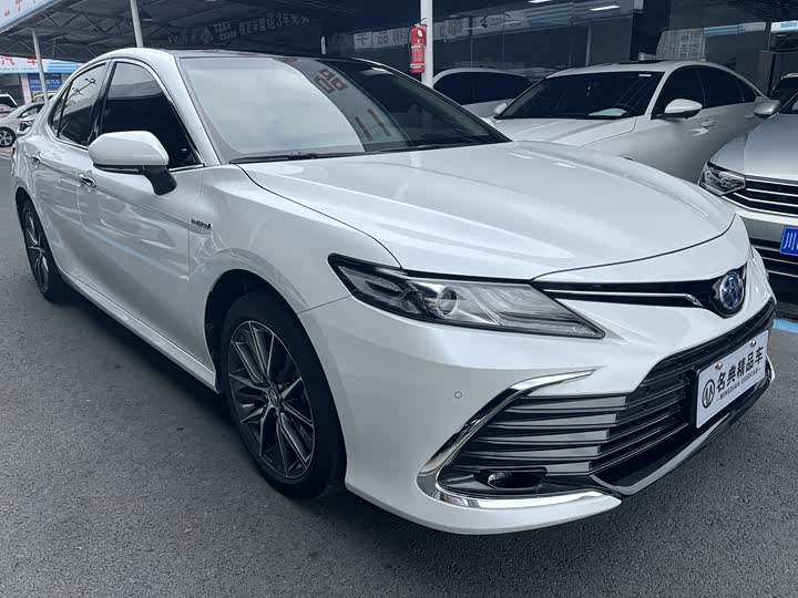 Фото 3 - Toyota Camry