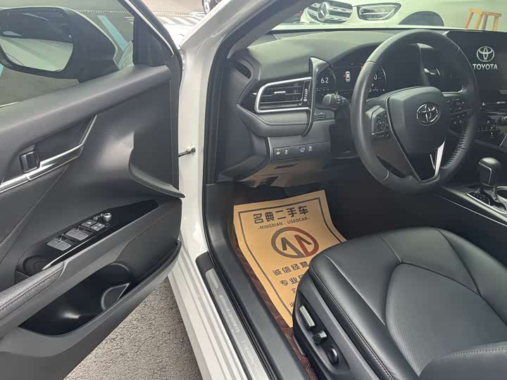 Фото 7 - Toyota Camry